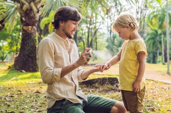 Envases para repelentes de mosquitos: ¿qué características deben tener los embalajes plásticos?